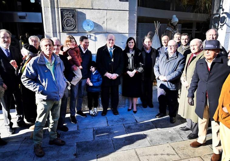 Juan Pombo Se Suma A La Ruta Ilustres Santander En El Edificio Del Club